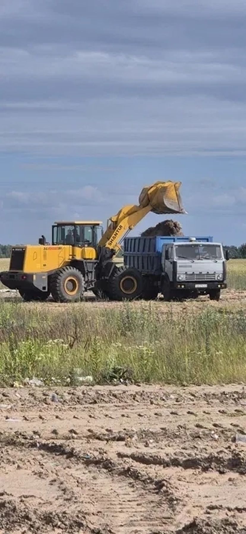 Фронтальний навантажувач