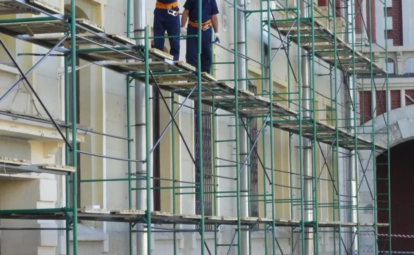 Будівельні ліси — професійне рішення для висотних робіт