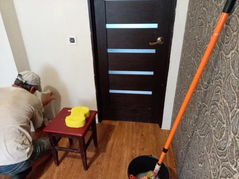 Поклейка шпалер будь-якого типу. Нанесення рідких шпалер. Підготовка.