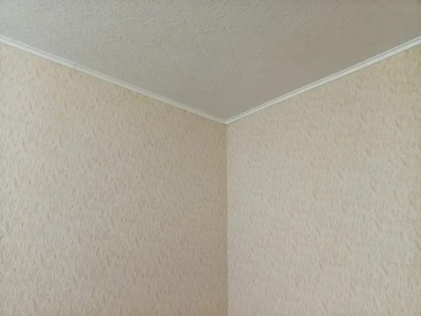 Поклейка шпалер будь-якого типу. Нанесення рідких шпалер. Підготовка.