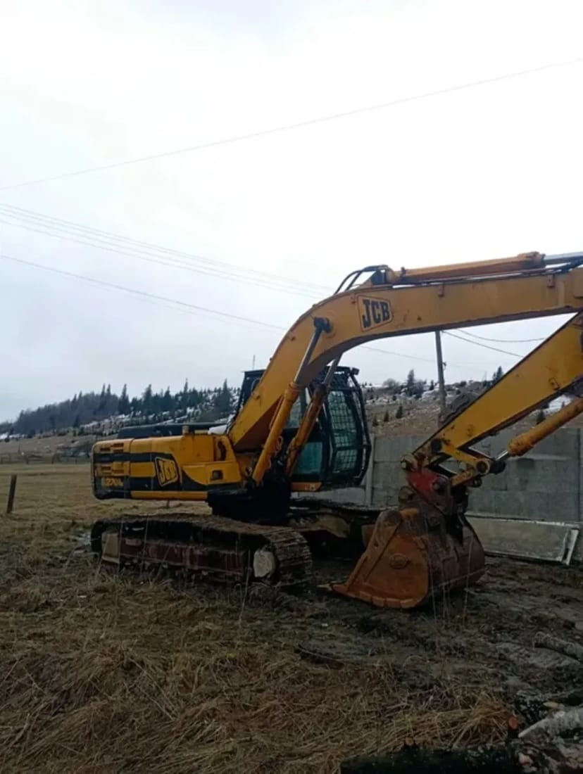 Гусеничний повноповоротний екскаватор JCB 220