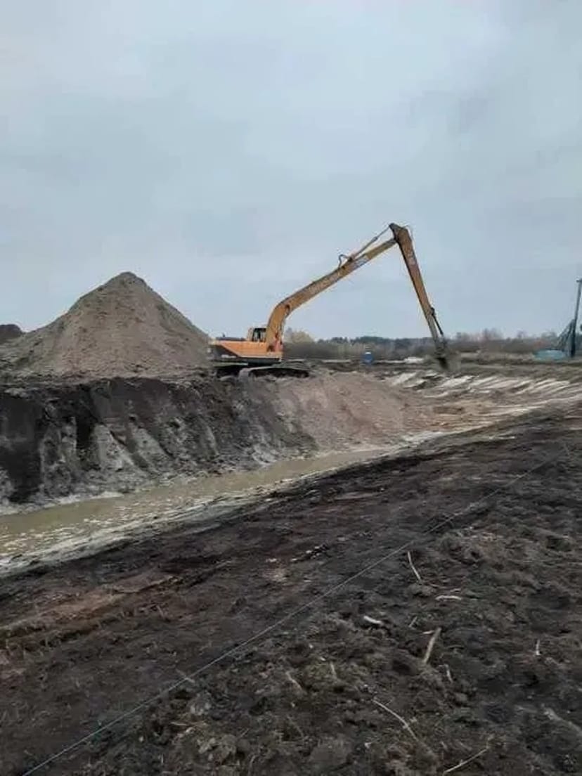  Гусеничний экскаватор ,чистка става, озера, копання під басейни.
