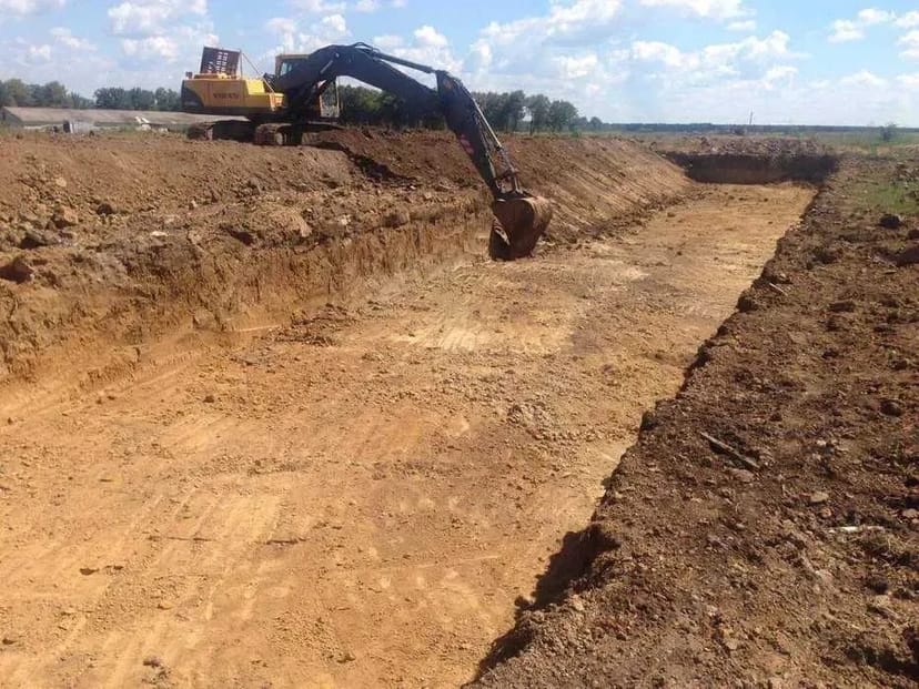  Гусеничний экскаватор ,чистка става, озера, копання під басейни.