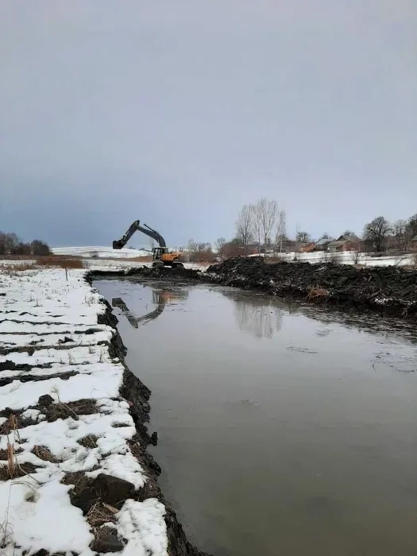  Гусеничний экскаватор ,чистка става, озера, копання під басейни.