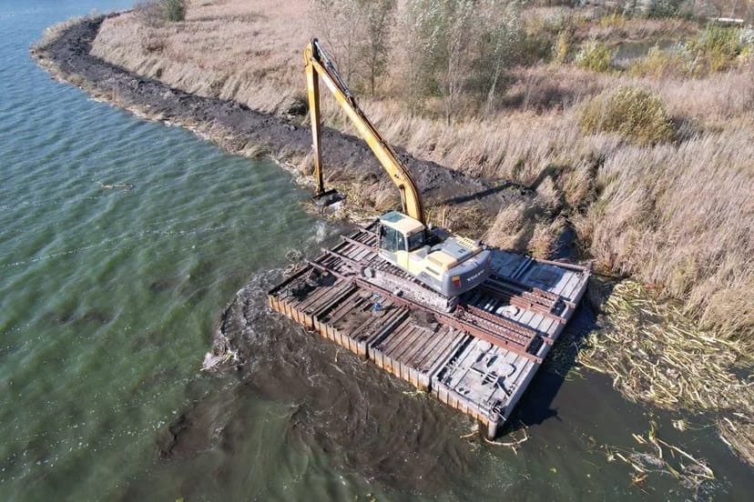  Гусеничний экскаватор ,чистка става, озера, копання під басейни.
