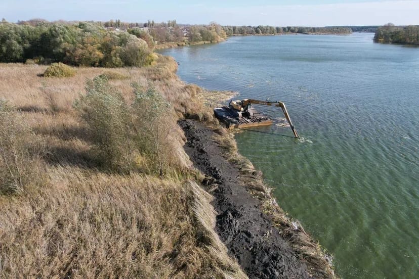  Гусеничний экскаватор ,чистка става, озера, копання під басейни.