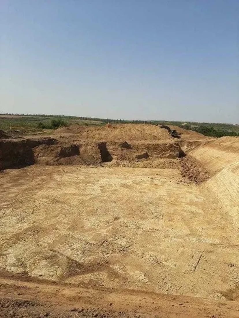  Гусеничний экскаватор ,чистка става, озера, копання під басейни.