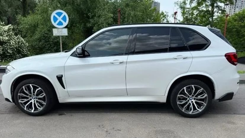 059 Джип на весілля BMW X5 білий з водієм замовити
