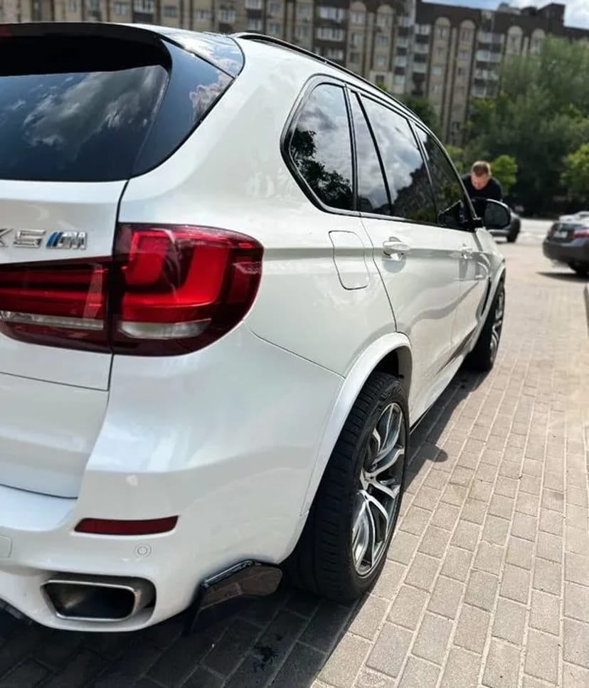 059 Джип на весілля BMW X5 білий з водієм замовити