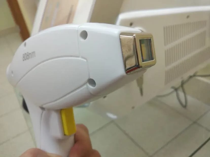 Діодний лазер для видалення волосся епіляції