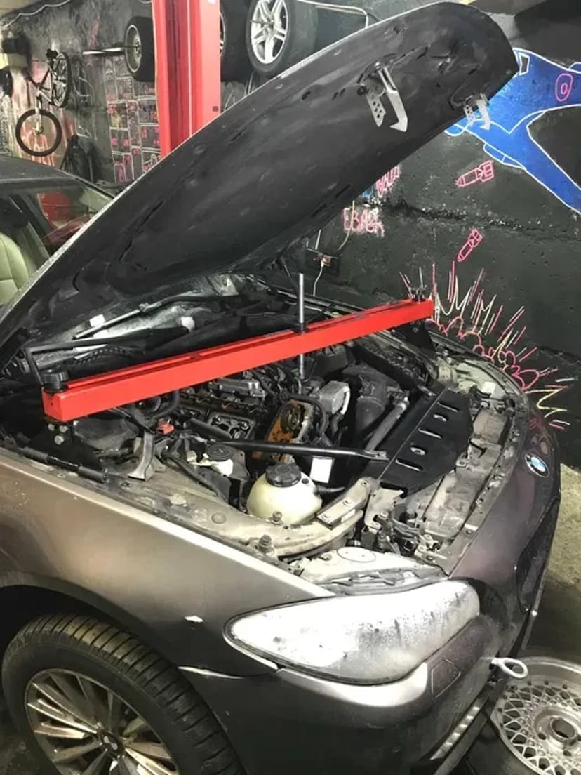 СТО та Автосервіс: Пропонуємо ремонт, діагностику перед покупкою та повну перевірку автомобіля.
