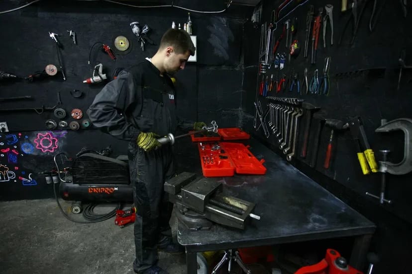 СТО та Автосервіс: Пропонуємо ремонт, діагностику перед покупкою та повну перевірку автомобіля.