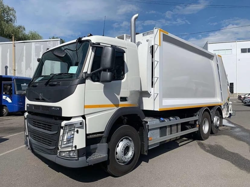 Сміттєвоз Volvo 6x4 вивезення сміття