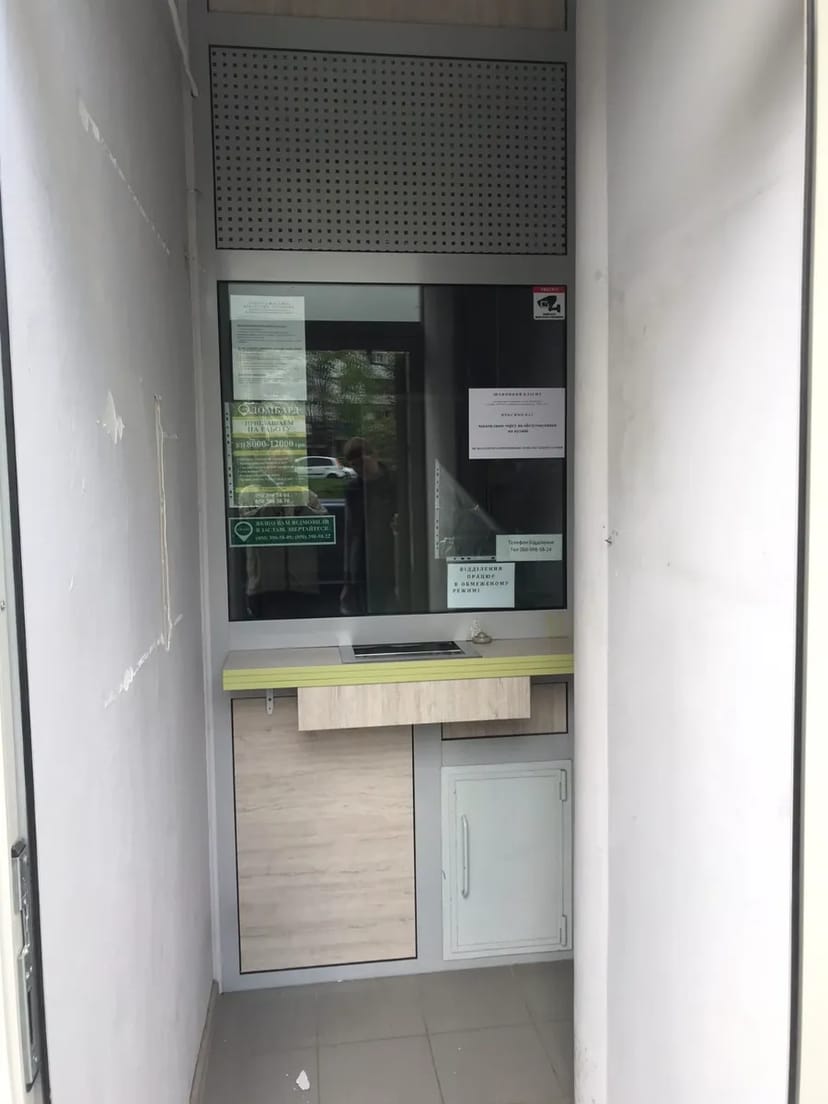 Фасадне приміщення 8 м2 в Голосіївському районі біля метро