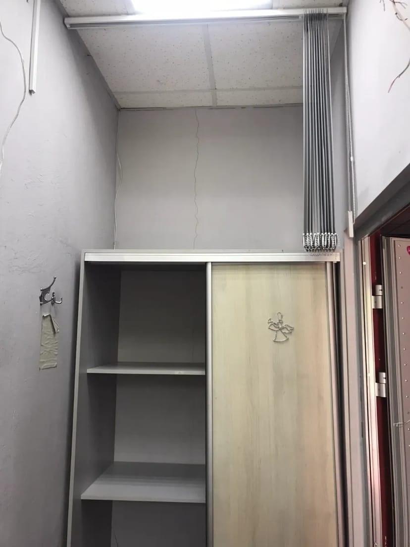 Фасадне приміщення 8 м2 в Голосіївському районі біля метро