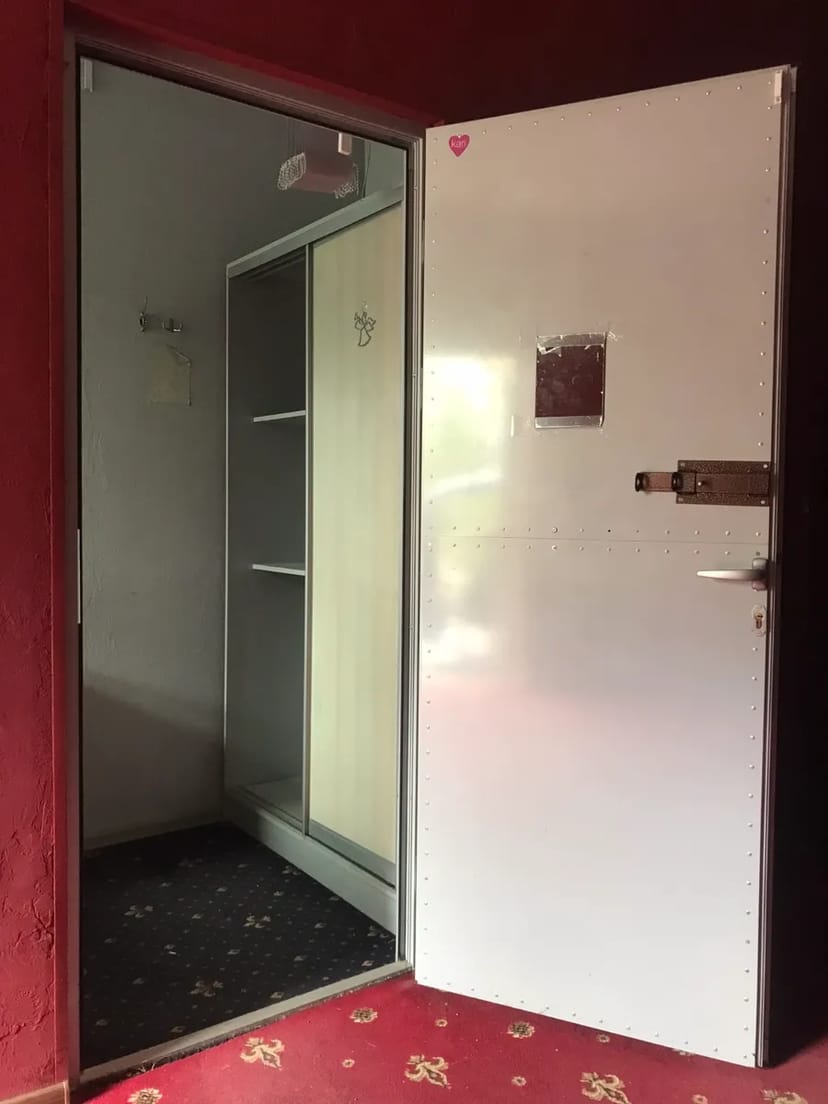 Фасадне приміщення 8 м2 в Голосіївському районі біля метро