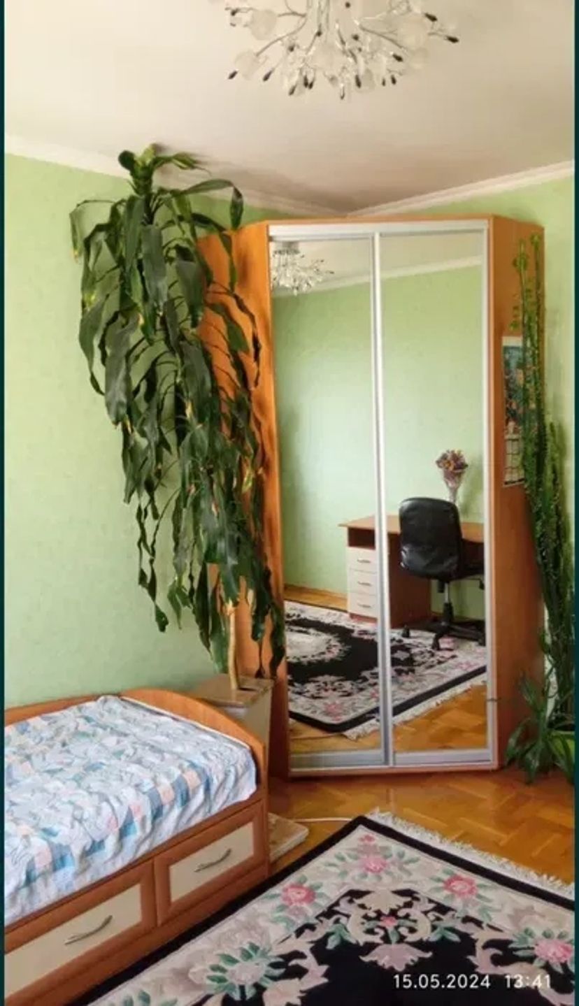 Кімната 12 кв.м дівчині 10 хвилин від метро, безпека, турбота, затишок, комфорт