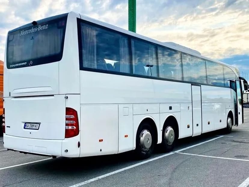 231 Автобус Mercedes Turizmo на весілля трансфери