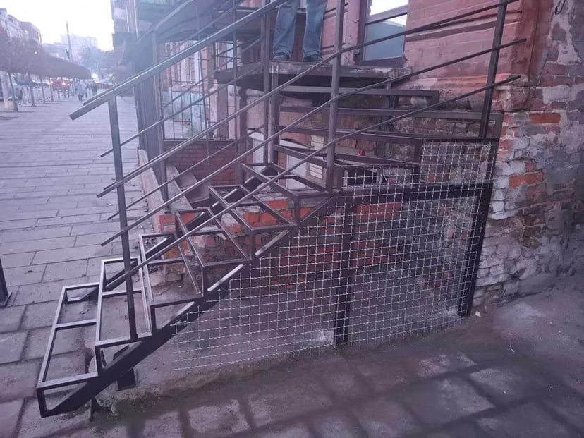 Виготовляємо лавки металічні. Огорожі. Паркани. Перила. Сходи.