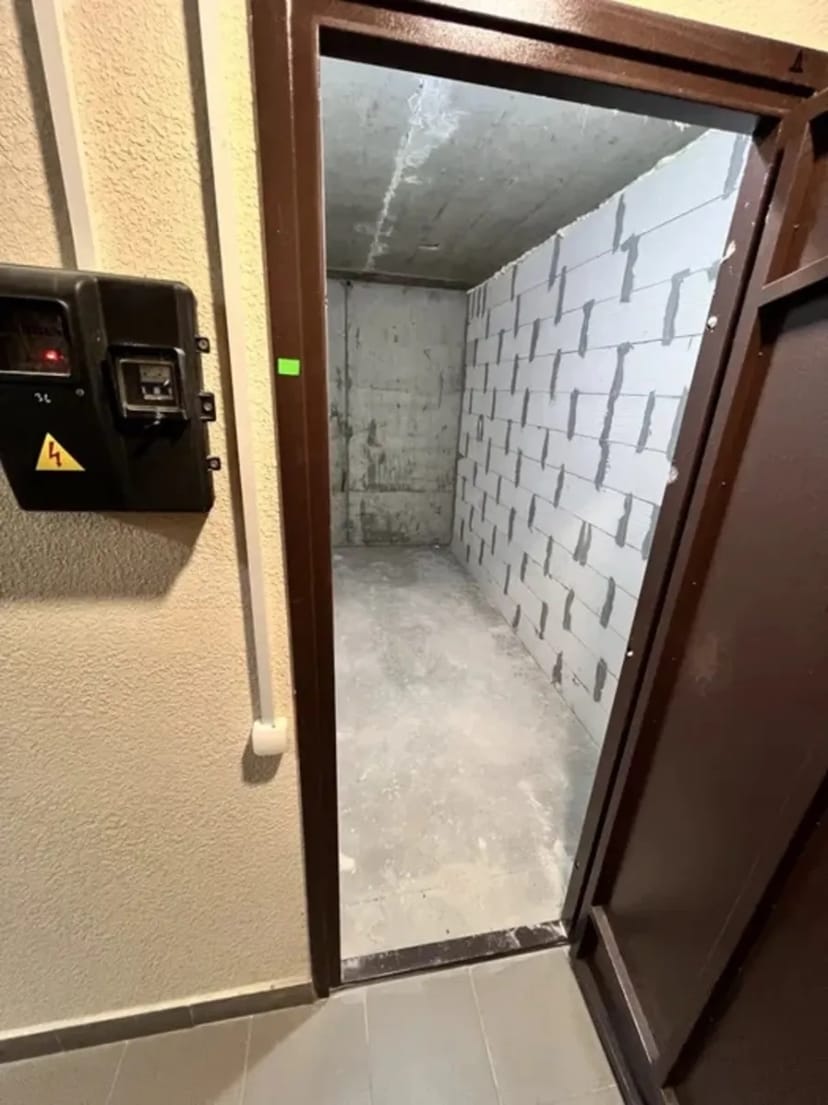 Гараж (кладова) для зберігання речей та меблів