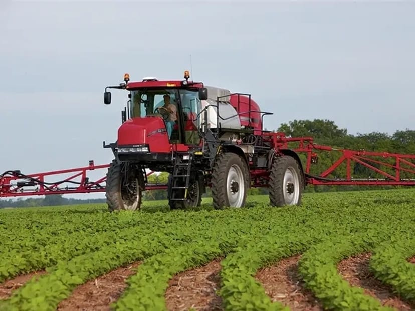 Обприскувач CASE IH (332). Економія препаратів та захист врожаю.