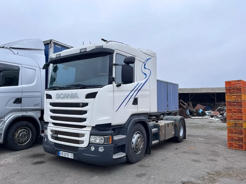 Тягач SCANIA