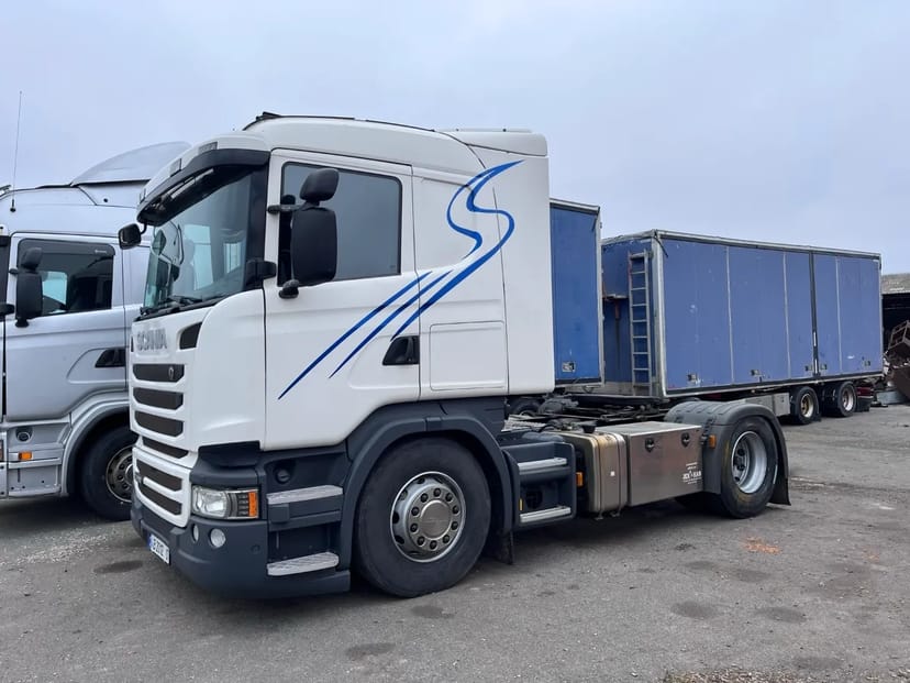 Тягач SCANIA