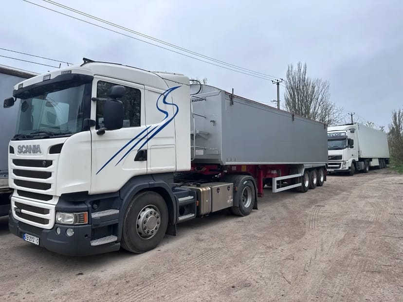 Тягач SCANIA