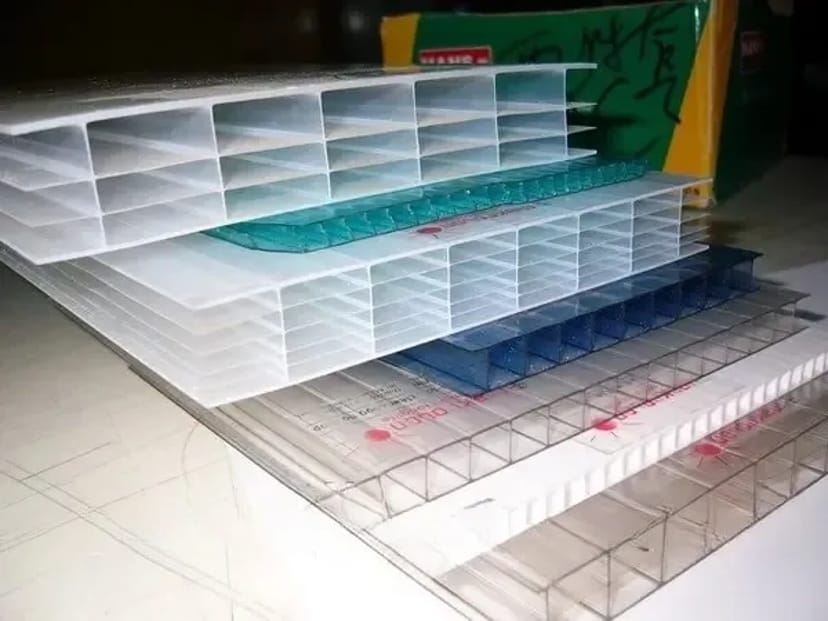 Монтаж стільникового полікарбонату на готову конструкцію