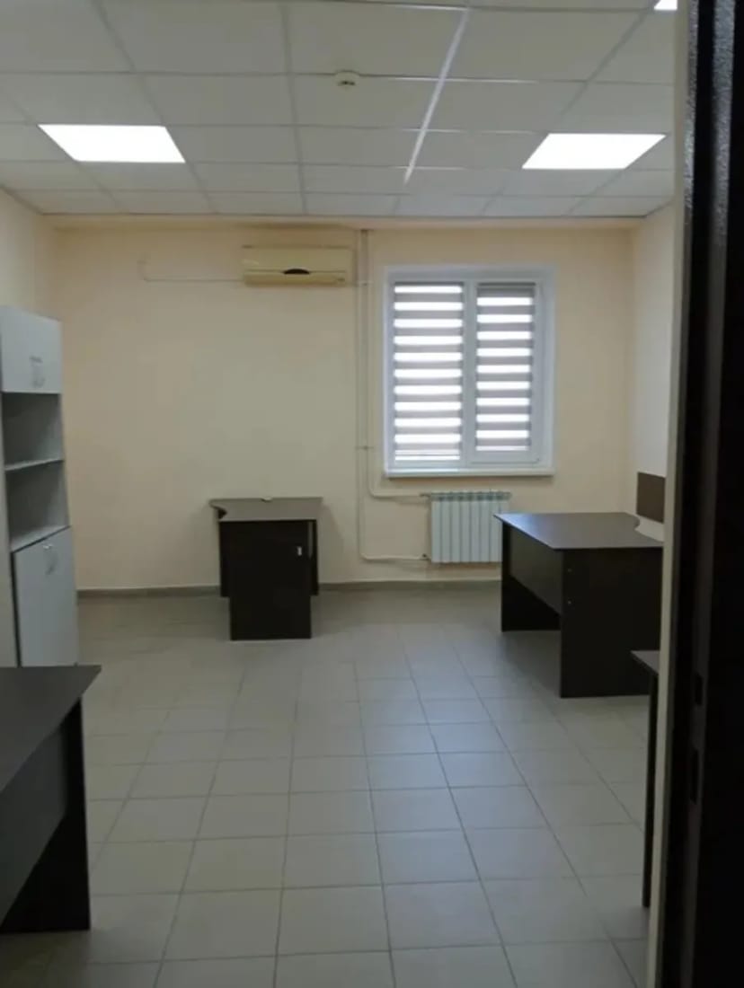 Комфортне фасадне офісне приміщення