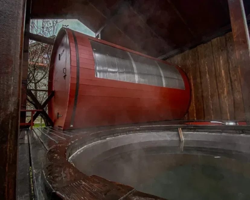 Чан на джерельний воді у садиба "Скита"