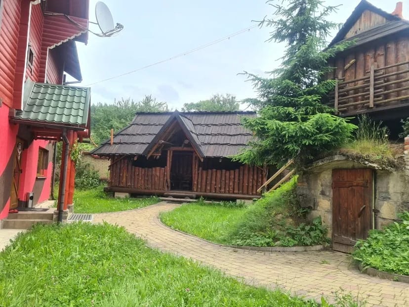 Чан на джерельний воді у садиба "Скита"