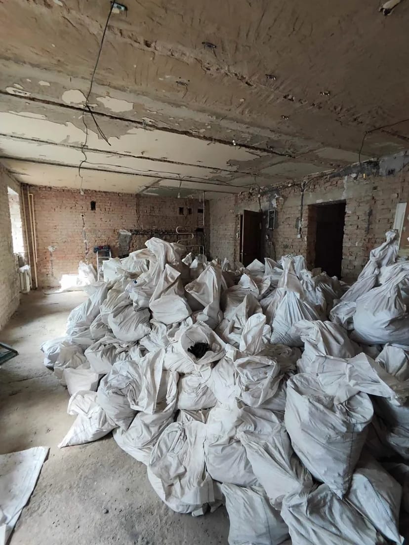 Демонтажні роботи Київ та область. Демонтаж стін, плитки, штукатурки, стяжки, МП конструкцій та ін. Проводимо знесення одно- двух поверхових приміщень.