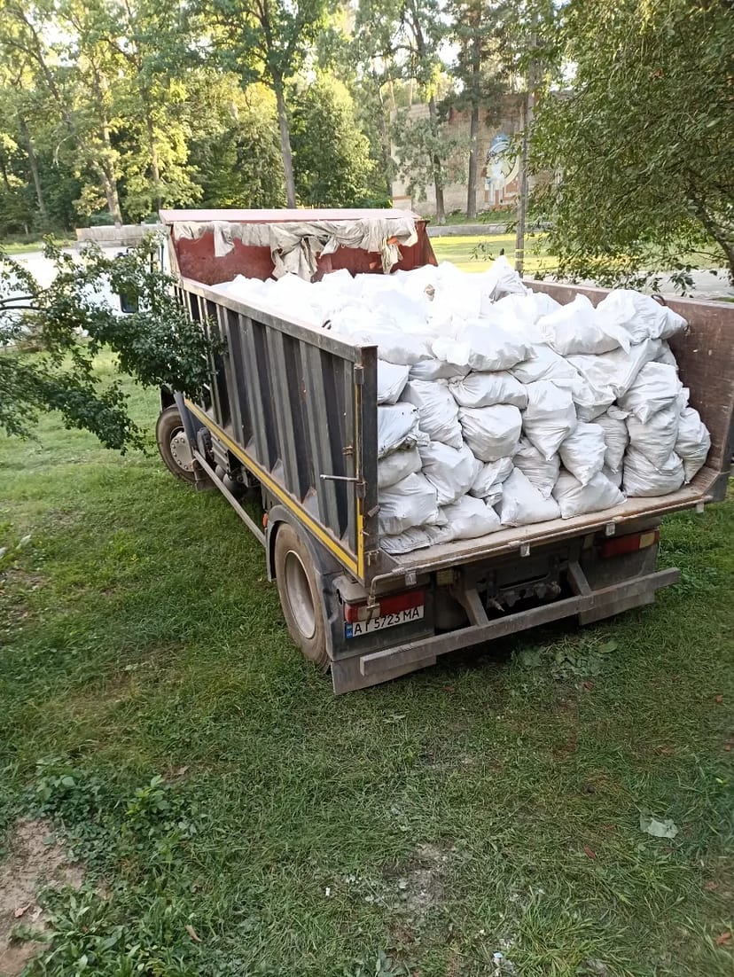 Демонтажні роботи Київ та область. Демонтаж стін, плитки, штукатурки, стяжки, МП конструкцій та ін. Проводимо знесення одно- двух поверхових приміщень.