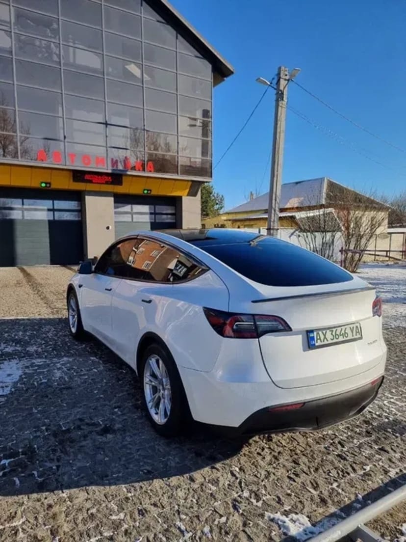 Авто з водієм і без