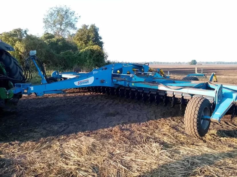 Обробіток грунту дискування/лущіння