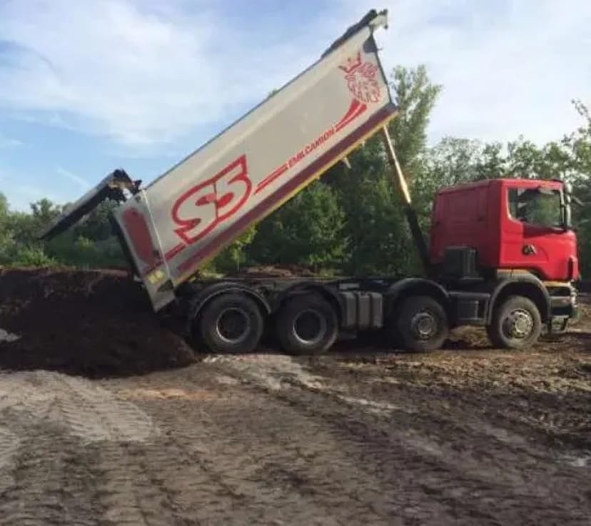 Послуги екскаватора JCB та самоскида Вивіз сміття знесення будинків
