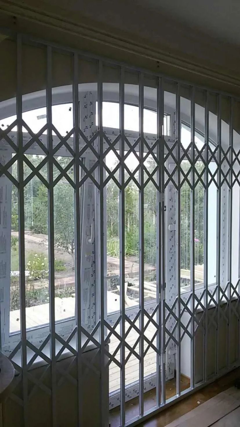 Виробництво та встановлення розсувних решіток