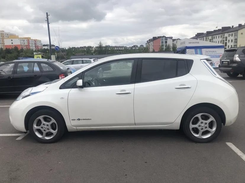 Електромобіль Nissan leaf. Стаж водіння мін. 2 роки