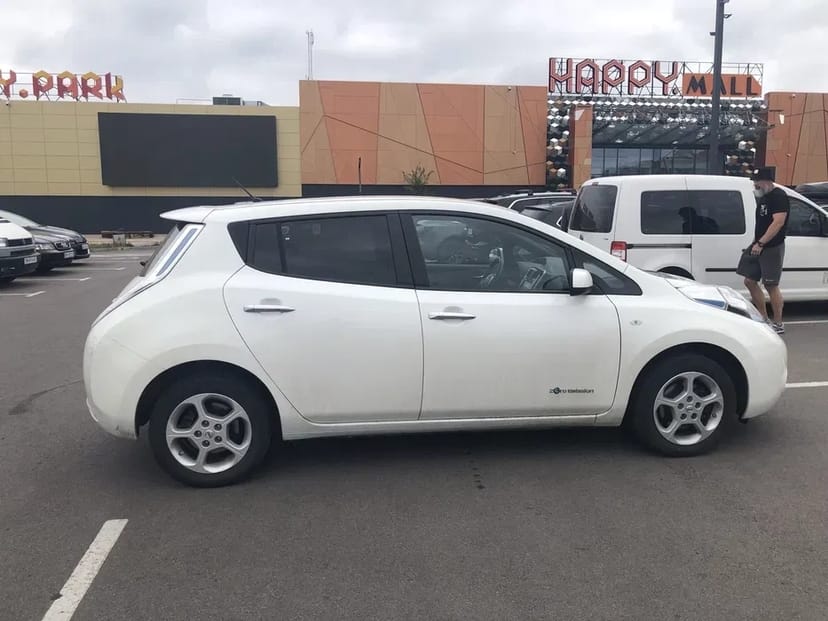 Електромобіль Nissan leaf. Стаж водіння мін. 2 роки