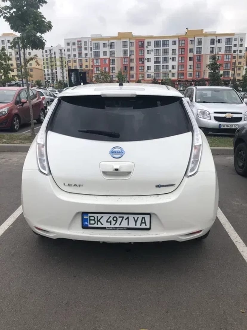 Електромобіль Nissan leaf. Стаж водіння мін. 2 роки