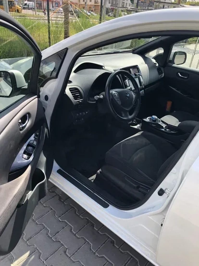 Електромобіль Nissan leaf. Стаж водіння мін. 2 роки