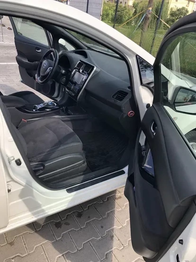 Електромобіль Nissan leaf. Стаж водіння мін. 2 роки