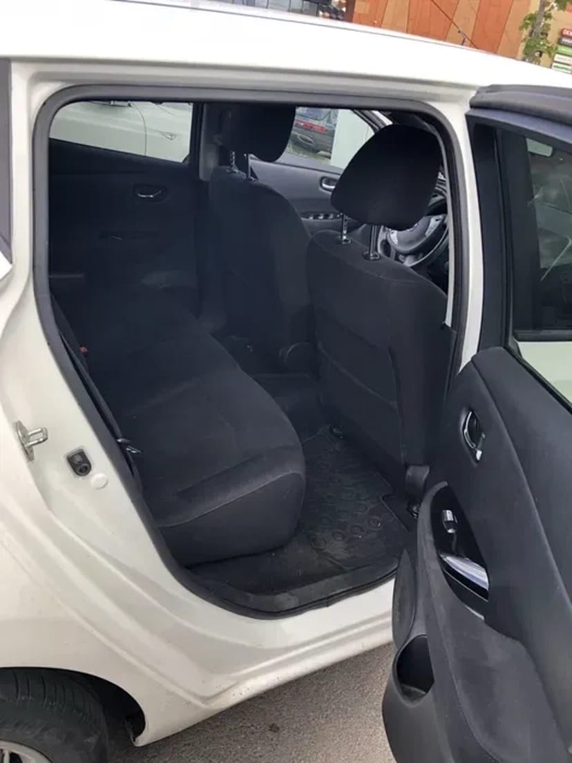 Електромобіль Nissan leaf. Стаж водіння мін. 2 роки