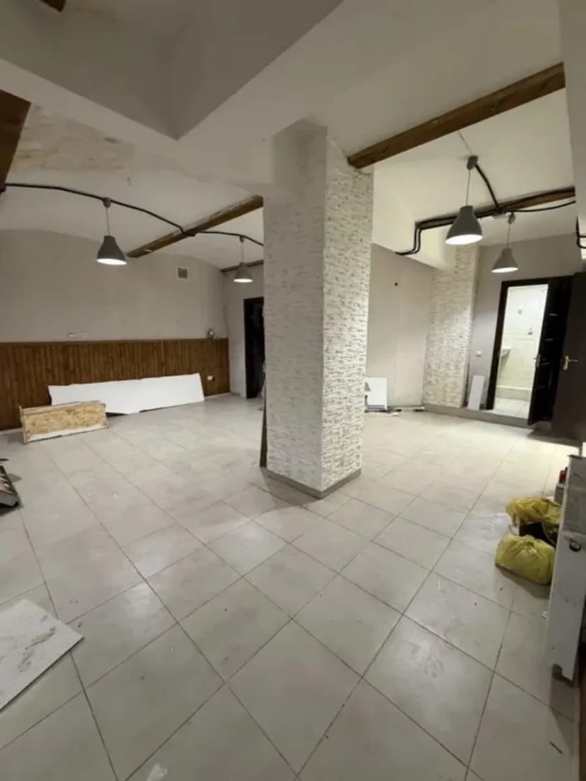 Фасадне приміщення в центрі біля стометрівки