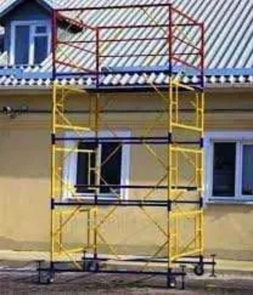 Вишка тура - будівельні ліси