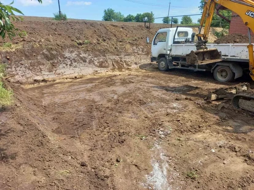Послуги мініекскаватора та самоскида