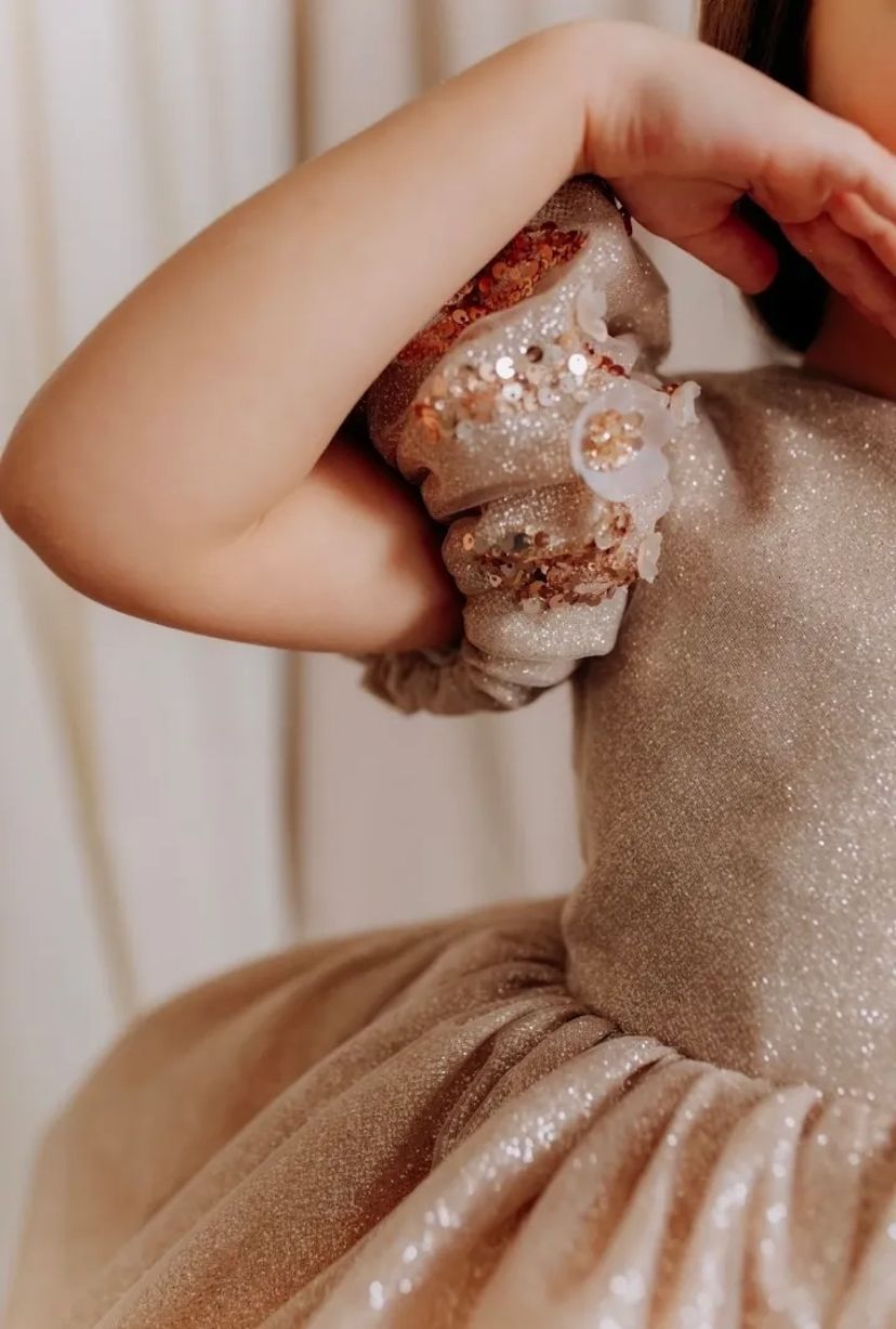 Дитяча вечірня сукня