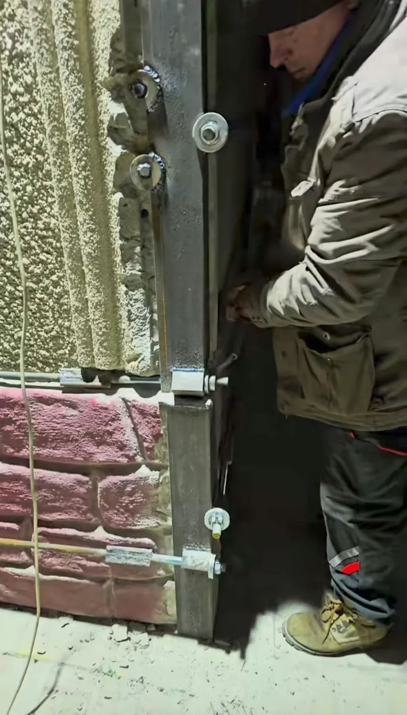 Усиление аварийных домов. Стягивание домов металлоконструкцией,сварка.