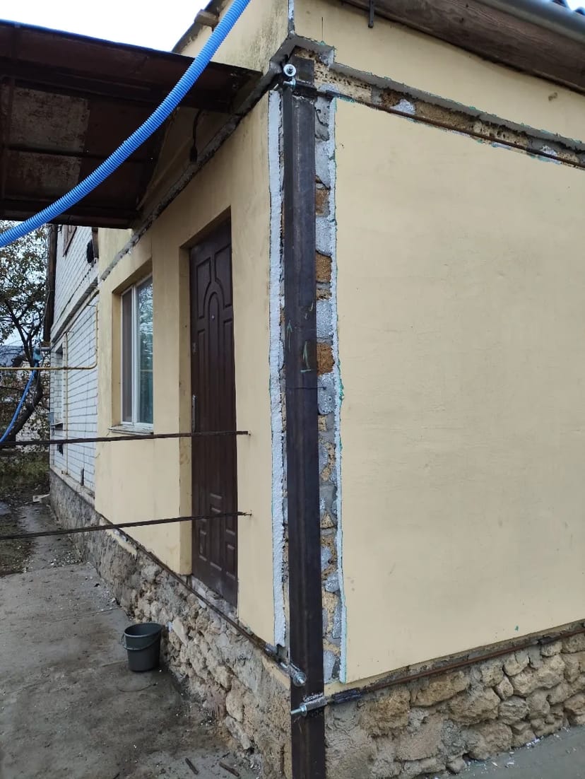 Усиление аварийных домов. Стягивание домов металлоконструкцией,сварка.